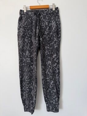 Lululemon Ready to Rulu Pants size 6